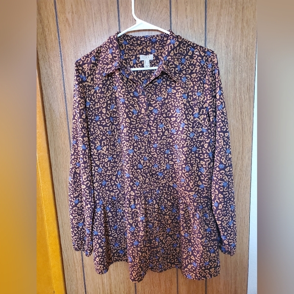 LOGO Tunic Peplum Button Down Top. EUC. Size Small - Picture 2 of 5